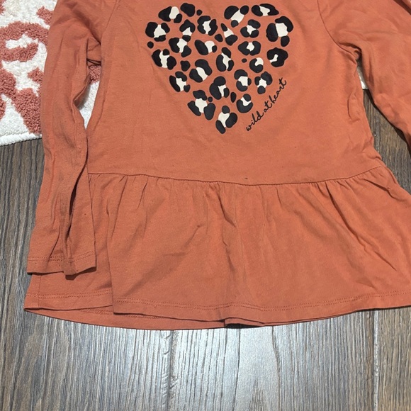 Garanimals Rust Long Sleeve Kids Top with Leopard Heart - Picture 3 of 4